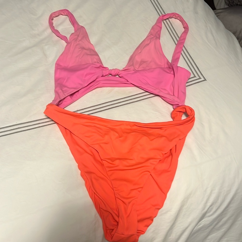 Leith cut out bathing suit size L